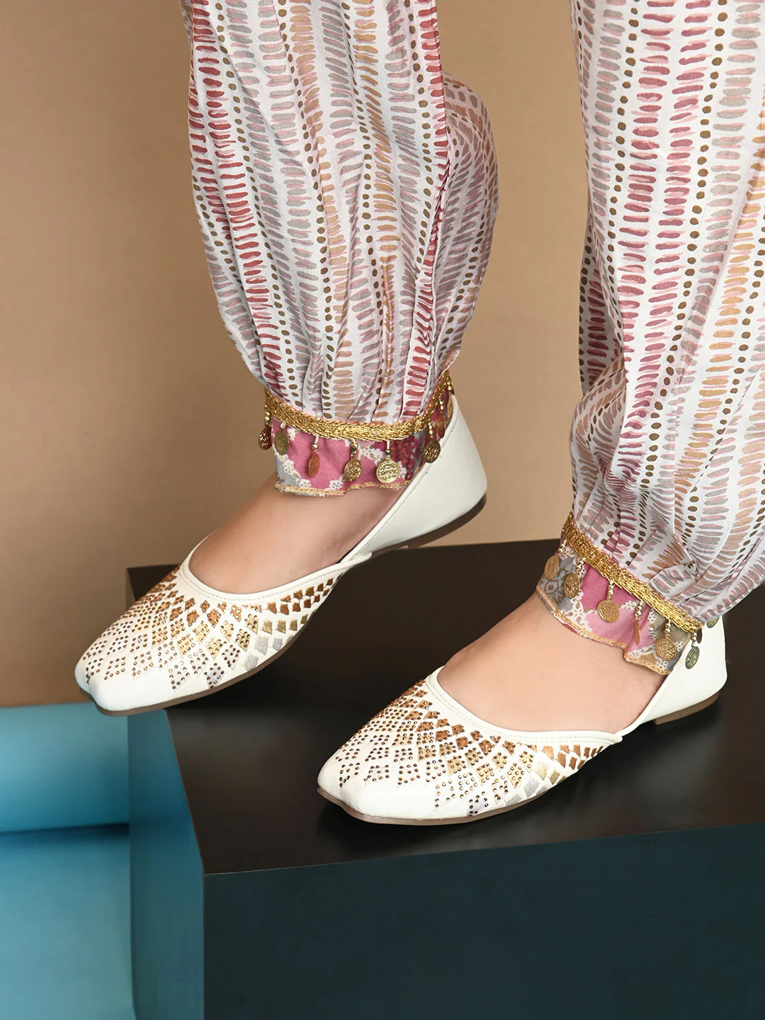 Embellished Slip-On Flat jutti - Image 21