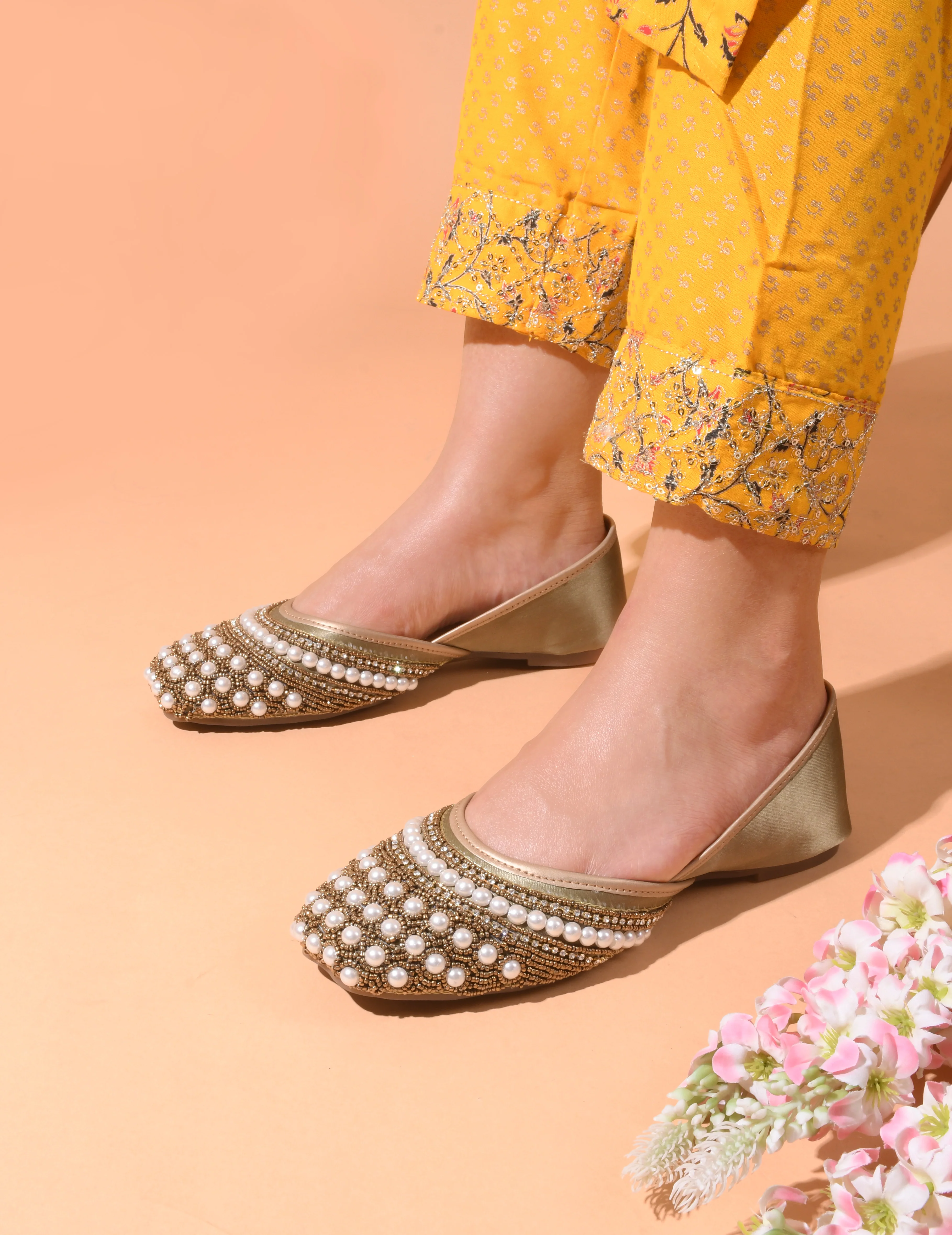 Ethnic Embellished Square Toe Jutti - Image 25