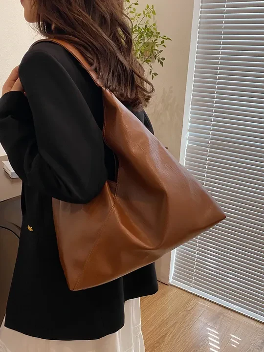 Lightweight Leather Shoulder Bag - Image 5