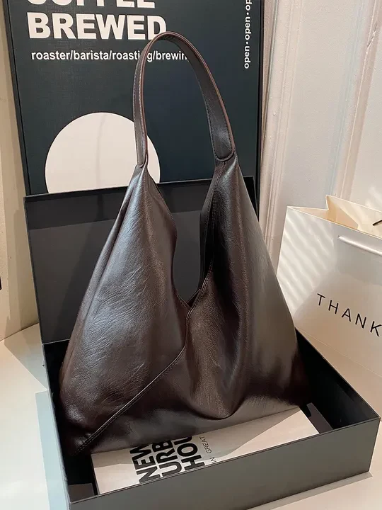 Lightweight Leather Shoulder Bag - Image 3