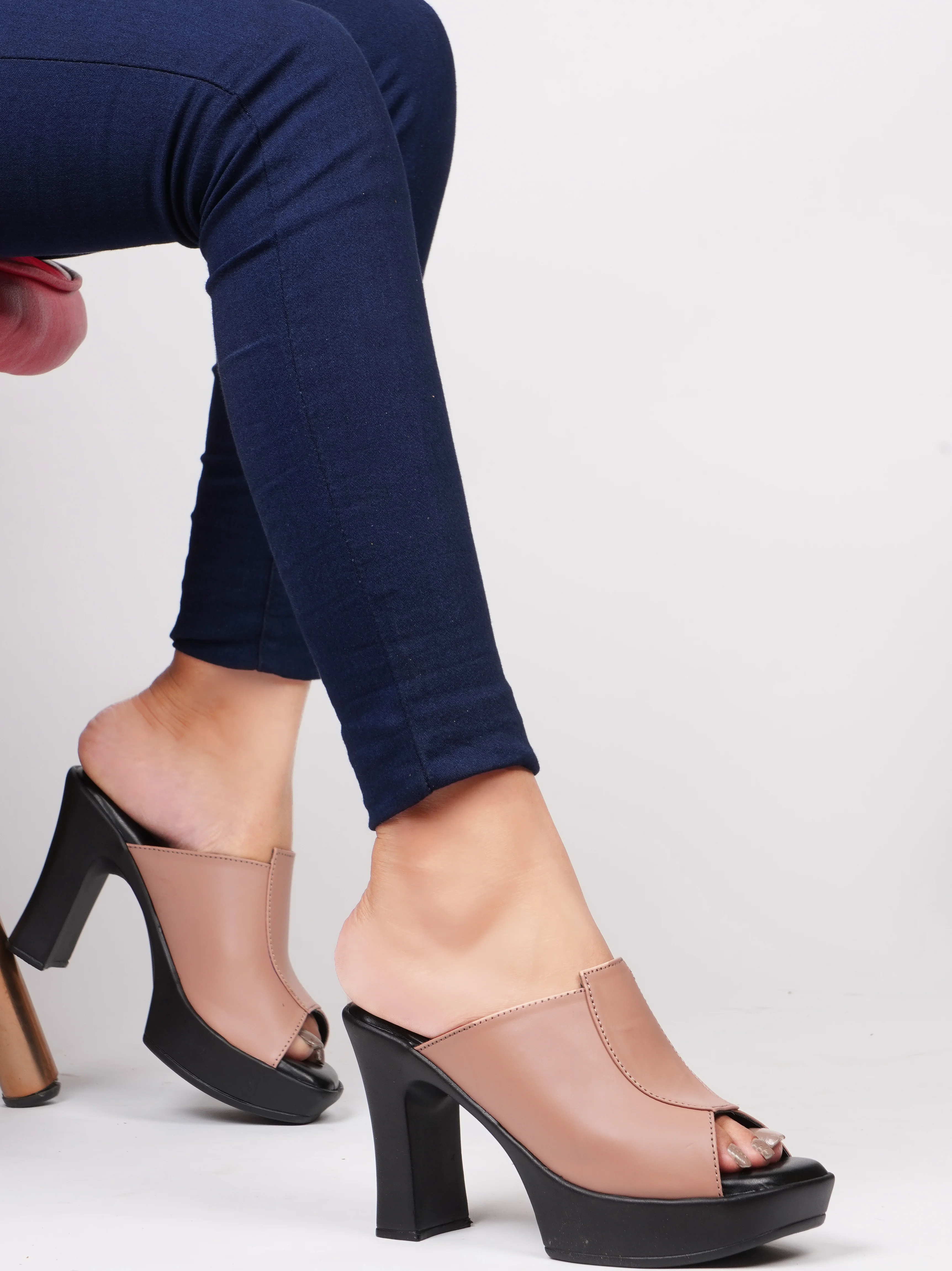 Open-Toe Chunky Heeled Sandals - Image 14