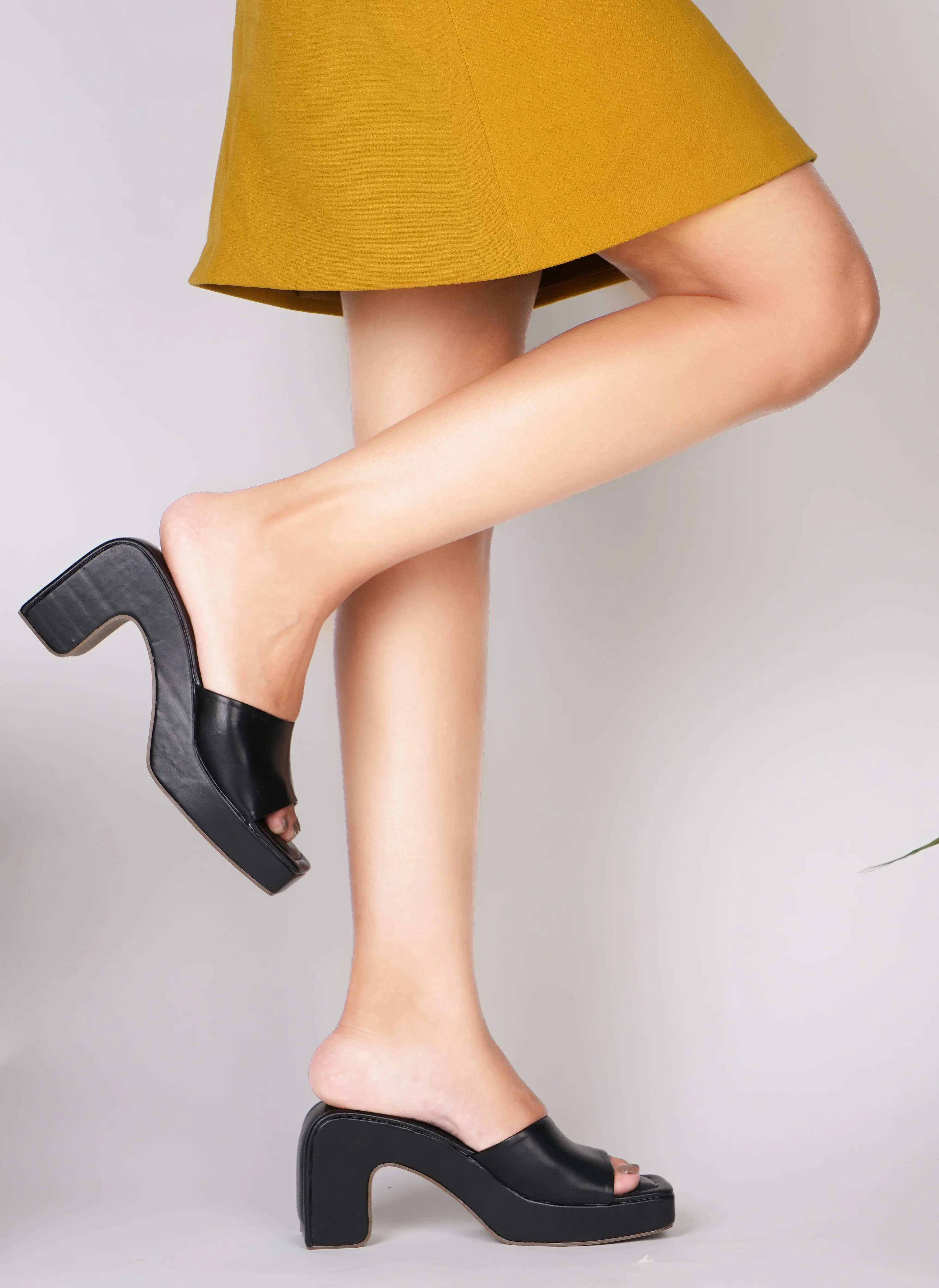 Women Open-Toe Chunky Heeled Sandals - Image 7